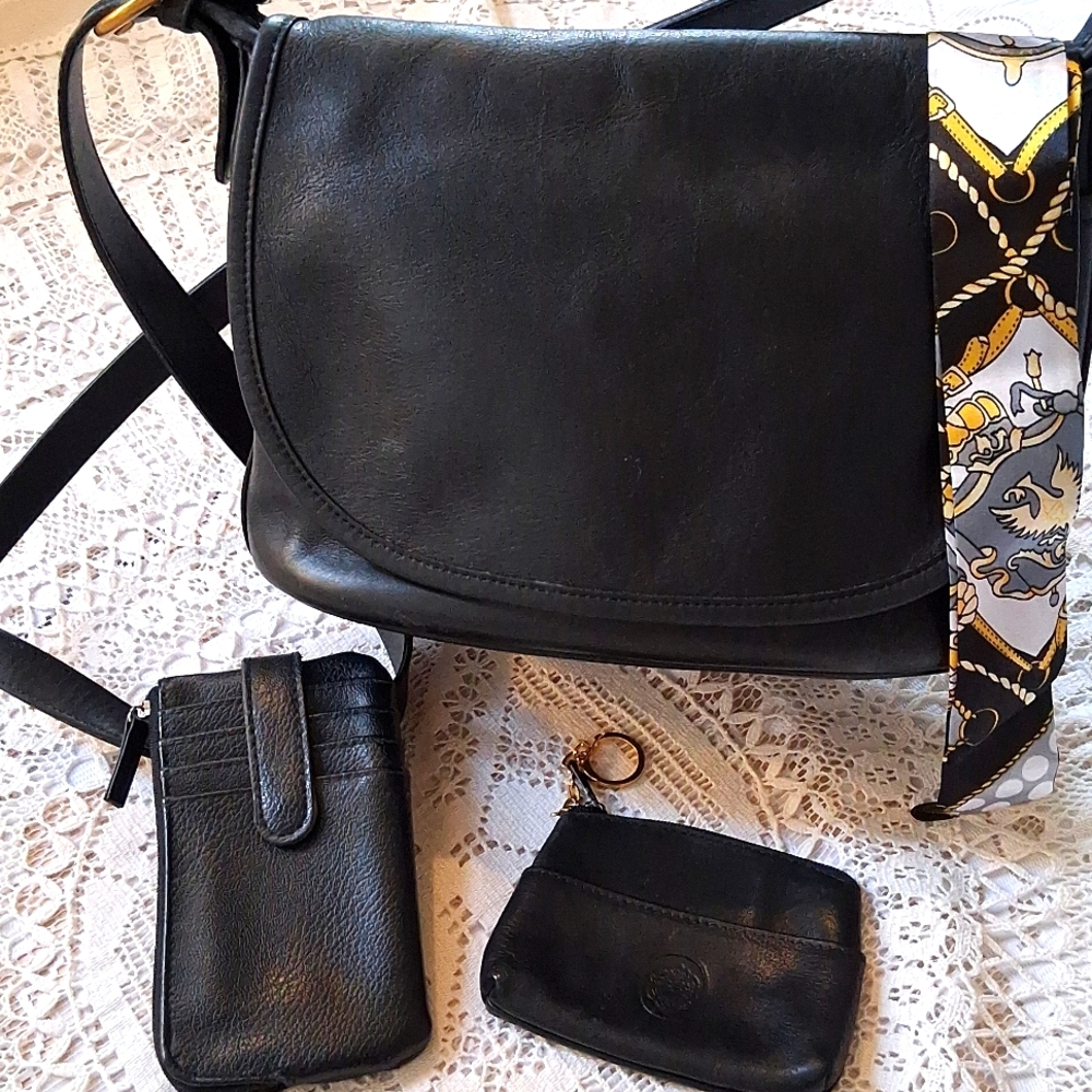 - Coach Vintage Black Leather Flap with Unbranded Accessories &Twilly